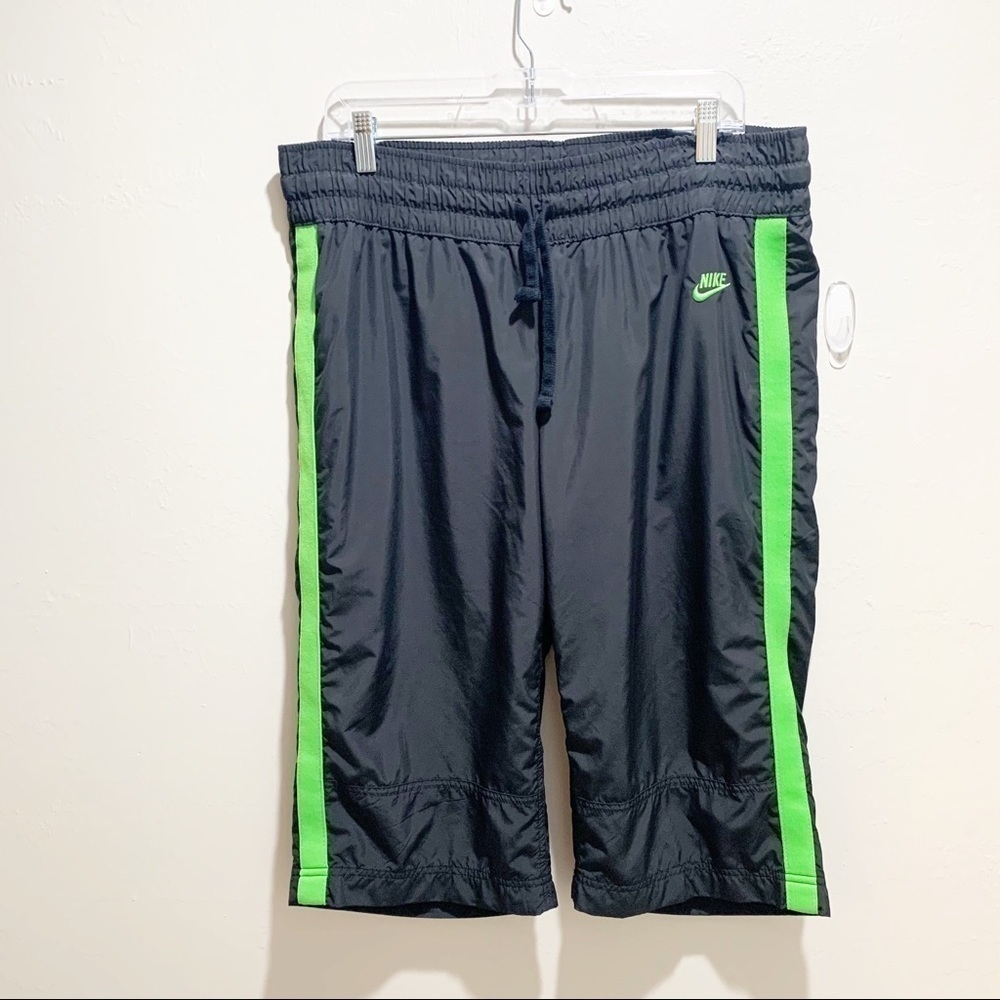 NIKE Black Windbreaker Cropped Pants Green Striped